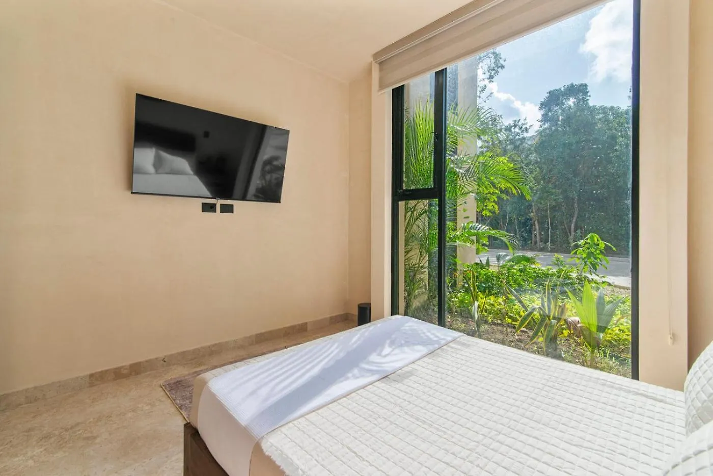 Boho-Chic Retreat Pool Access Near Beach Tulum